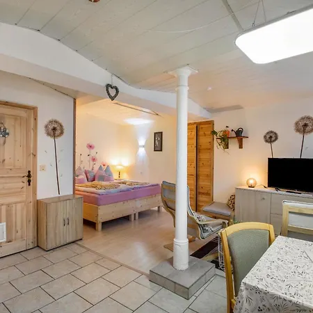Ferienzimmer Regina Mit Sitzecke Apartment Kirchscheidungen